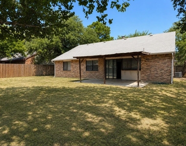 3824 Hackberry Lane - Photo Thumbnail 12