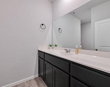 8305 Twisted Pine Way - Photo Thumbnail 16