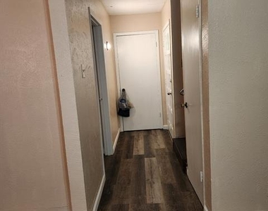 324 Valley Park Drive - Photo Thumbnail 2