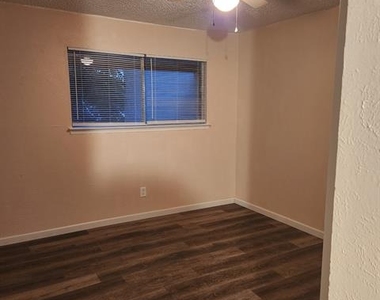 324 Valley Park Drive - Photo Thumbnail 10