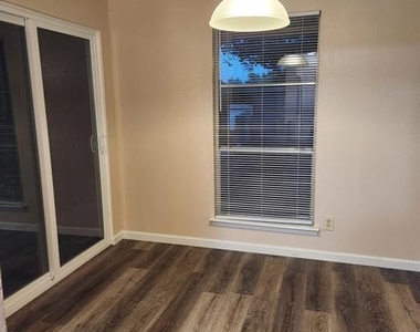 324 Valley Park Drive - Photo Thumbnail 5