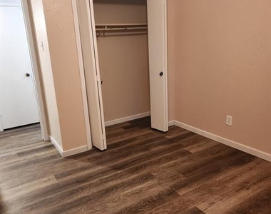 324 Valley Park Drive - Photo Thumbnail 12