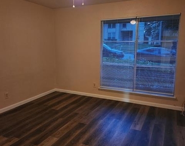 324 Valley Park Drive - Photo Thumbnail 3