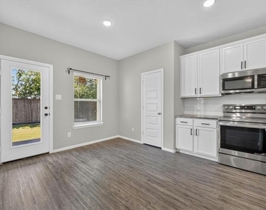 3348 Duncan Way - Photo Thumbnail 8