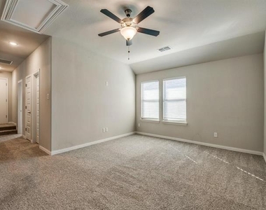 1112 Putman Drive - Photo Thumbnail 5