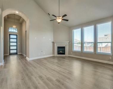 1112 Putman Drive - Photo Thumbnail 1