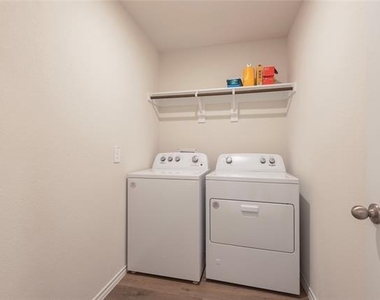 6530 Diver Street - Photo Thumbnail 11