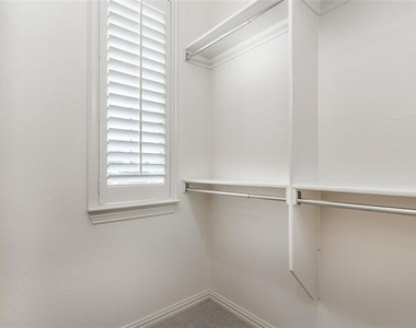 921 Pine Burst Drive - Photo Thumbnail 3