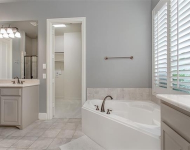 921 Pine Burst Drive - Photo Thumbnail 22