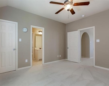 921 Pine Burst Drive - Photo Thumbnail 35