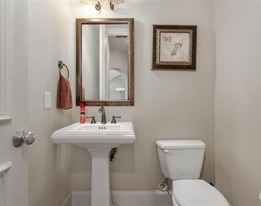 921 Pine Burst Drive - Photo Thumbnail 5