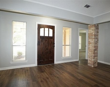7113 Ridgeview Drive - Photo Thumbnail 4