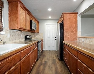7113 Ridgeview Drive - Photo Thumbnail 10