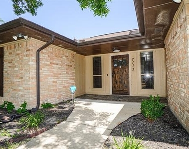 7113 Ridgeview Drive - Photo Thumbnail 3