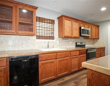 7113 Ridgeview Drive - Photo Thumbnail 9