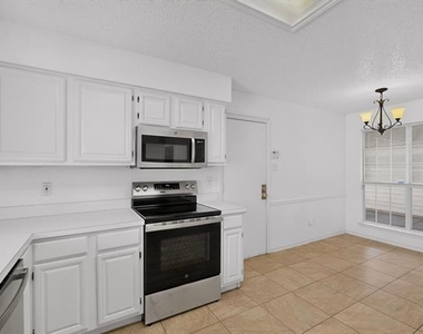 1426 Mapleview Drive - Photo Thumbnail 16