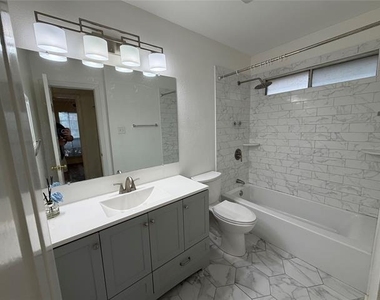 1426 Mapleview Drive - Photo Thumbnail 10