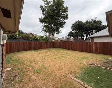 1426 Mapleview Drive - Photo Thumbnail 12