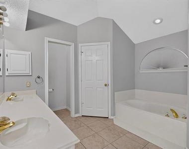 1426 Mapleview Drive - Photo Thumbnail 22