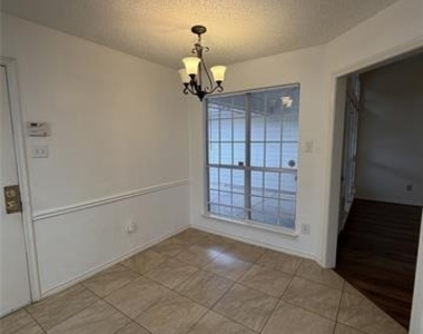 1426 Mapleview Drive - Photo Thumbnail 1