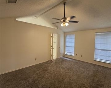 1426 Mapleview Drive - Photo Thumbnail 6