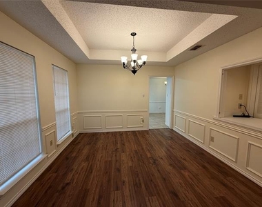 1426 Mapleview Drive - Photo Thumbnail 4