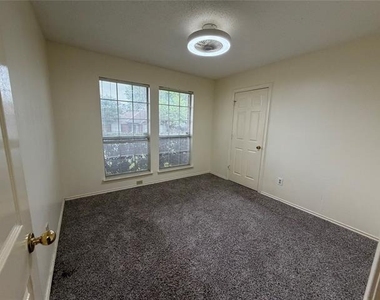 1426 Mapleview Drive - Photo Thumbnail 11