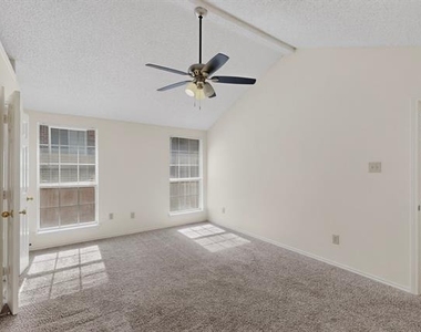 1426 Mapleview Drive - Photo Thumbnail 20
