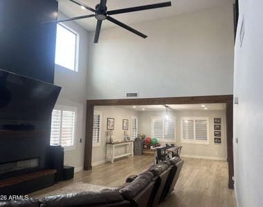 22319 N Vanderveen Way - Photo Thumbnail 3