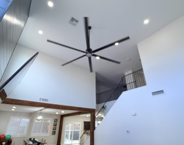 22319 N Vanderveen Way - Photo Thumbnail 10