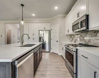 8243 Heritage Glen Drive - Photo Thumbnail 7