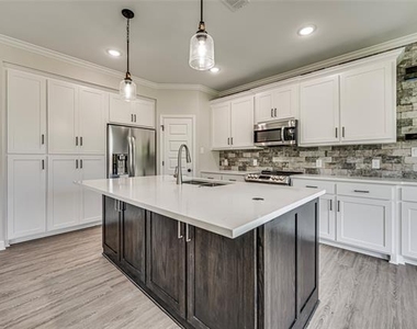 8243 Heritage Glen Drive - Photo Thumbnail 6