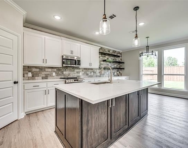 8243 Heritage Glen Drive - Photo Thumbnail 10