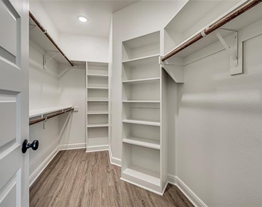 8243 Heritage Glen Drive - Photo Thumbnail 18