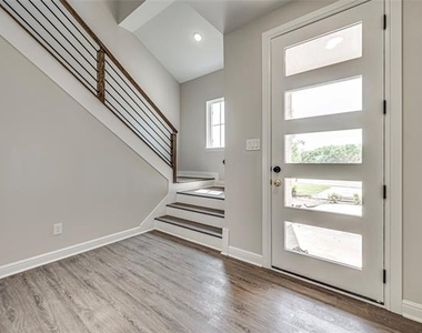 8243 Heritage Glen Drive - Photo Thumbnail 2