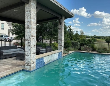 8243 Heritage Glen Drive - Photo Thumbnail 28