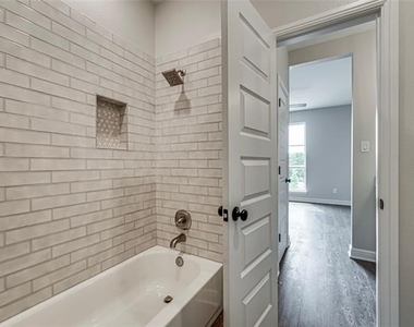 8243 Heritage Glen Drive - Photo Thumbnail 15
