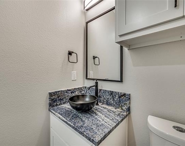 8243 Heritage Glen Drive - Photo Thumbnail 11