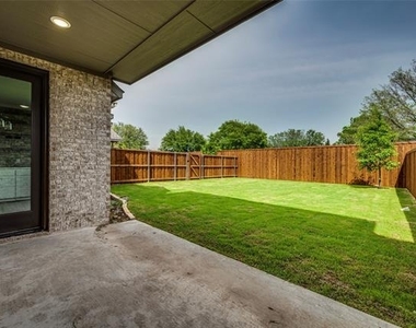 8243 Heritage Glen Drive - Photo Thumbnail 24