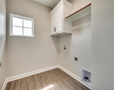 8243 Heritage Glen Drive - Photo Thumbnail 13