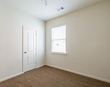 1911 Hot Springs Way - Photo Thumbnail 32