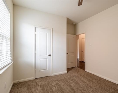 1911 Hot Springs Way - Photo Thumbnail 29