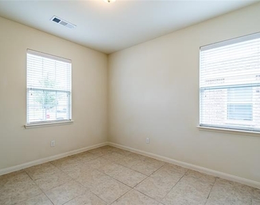 1911 Hot Springs Way - Photo Thumbnail 6