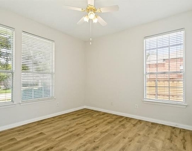 8512 Mesa Verde Drive - Photo Thumbnail 8