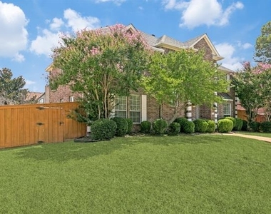 8512 Mesa Verde Drive - Photo Thumbnail 11