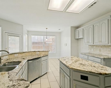 8512 Mesa Verde Drive - Photo Thumbnail 5