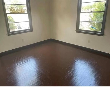910 Circle Drive - Photo Thumbnail 9