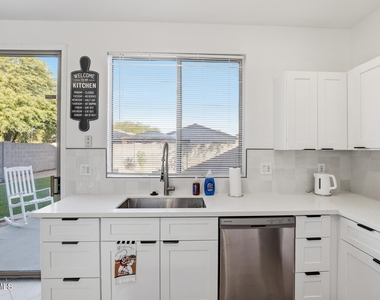 220 W Beechnut Place - Photo Thumbnail 13