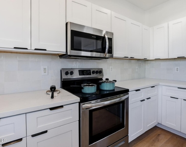 220 W Beechnut Place - Photo Thumbnail 17