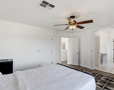 220 W Beechnut Place - Photo Thumbnail 29